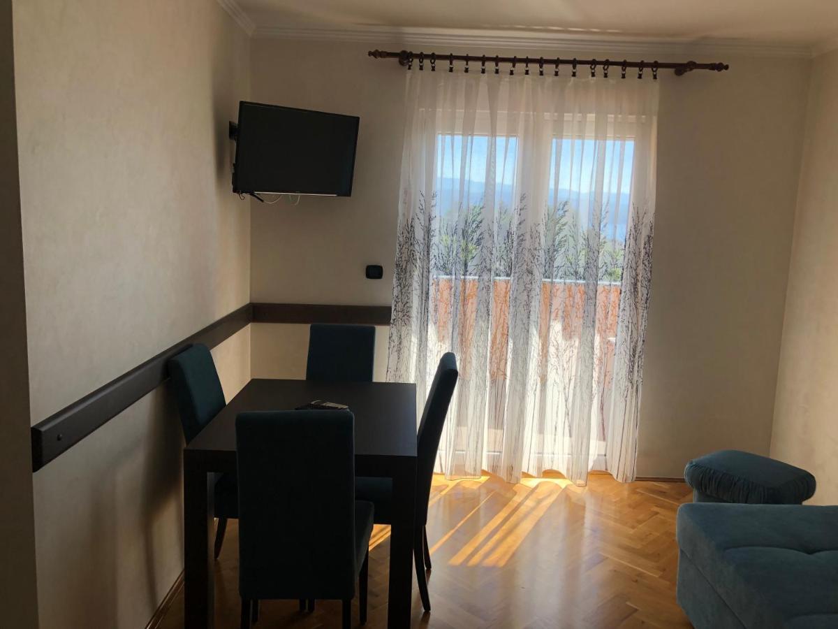Apartma Nelly *